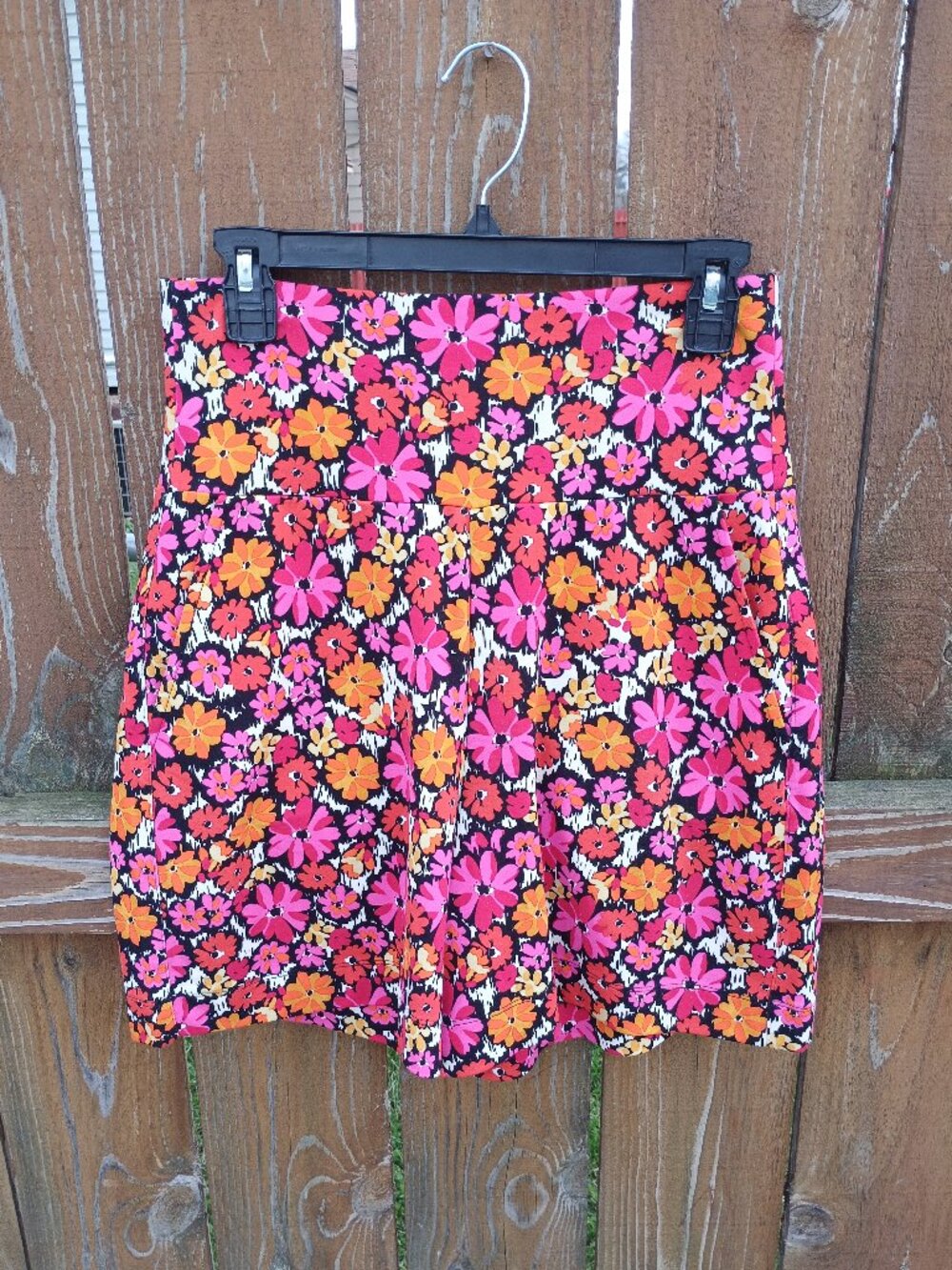 Cabi #6365 Chance Shorts Sz. L NWOT
